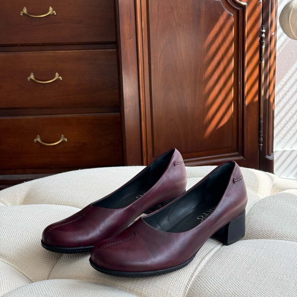 Franco Sarto burgundy Block Heel flats with Tabby stitching